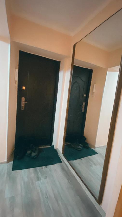 2 Комн Квартира На Новой Площади Apartamento Almatý Exterior foto